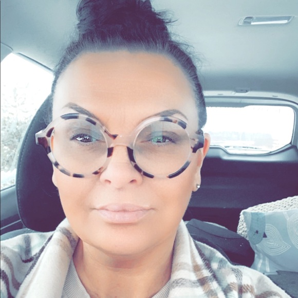 Meet your Posher, Stacy - Picture 1 of 1